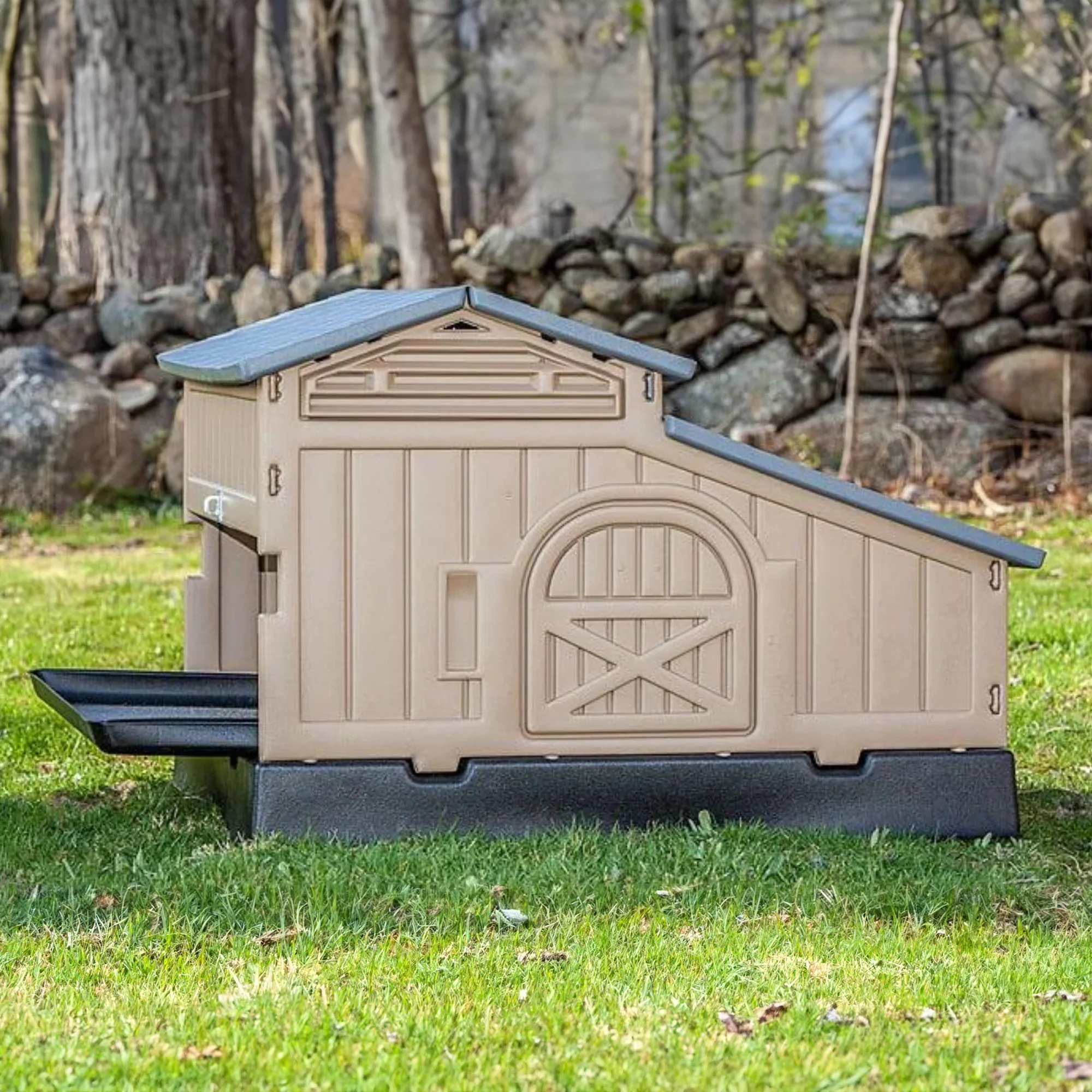 Snap Lock Formex Chicken Coop, Standard Tan (Up to 4 Chickens) - Weidukt