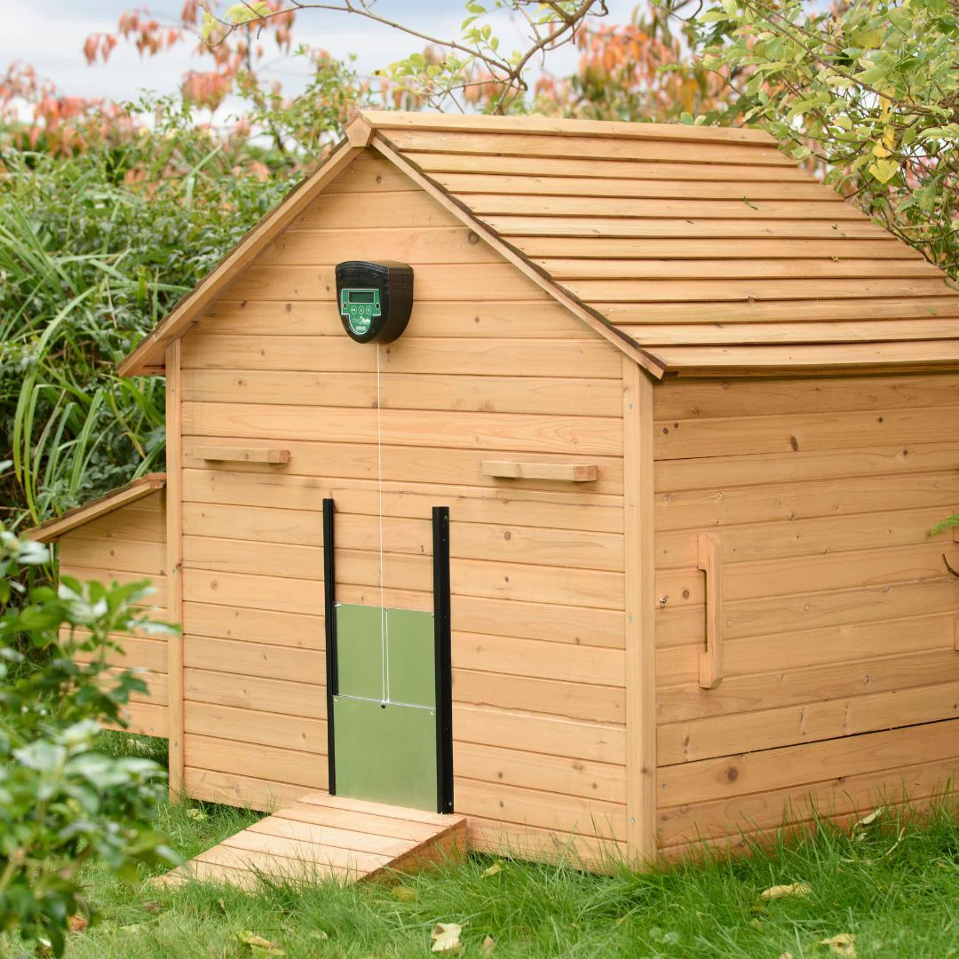 Brinsea ChickSafe Advanced Automatic Chicken Coop Door Opener and Door Kit - Weidukt